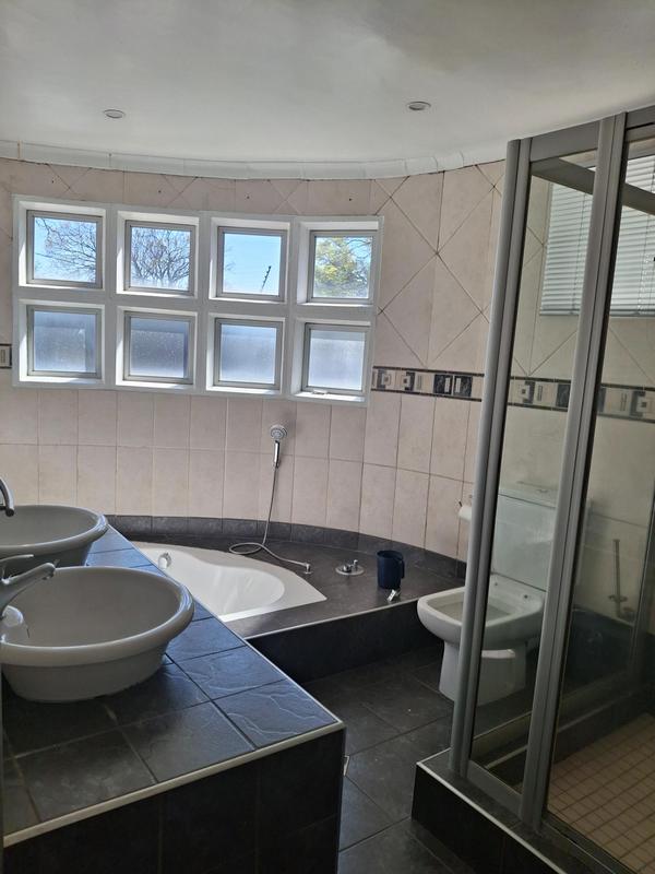To Let 3 Bedroom Property for Rent in Greenside Gauteng
