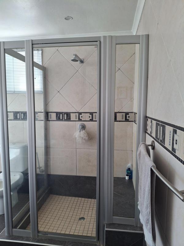 To Let 3 Bedroom Property for Rent in Greenside Gauteng