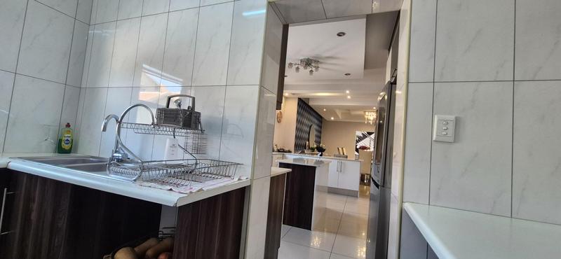 6 Bedroom Property for Sale in Midlands Estate Gauteng