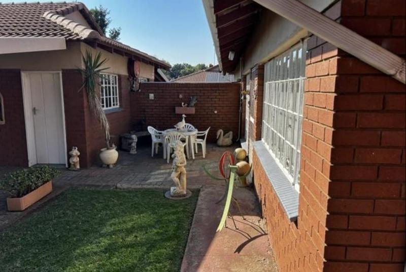 2 Bedroom Property for Sale in New Redruth Gauteng