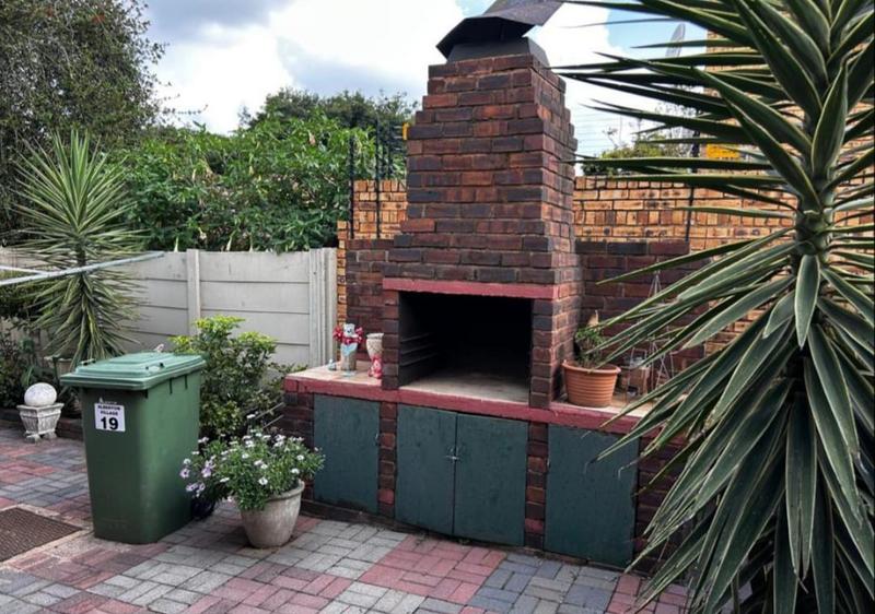 2 Bedroom Property for Sale in New Redruth Gauteng