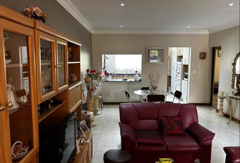 2 Bedroom Property for Sale in New Redruth Gauteng