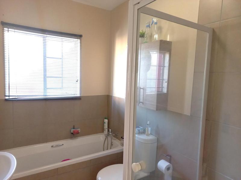 To Let 2 Bedroom Property for Rent in Monavoni Gauteng