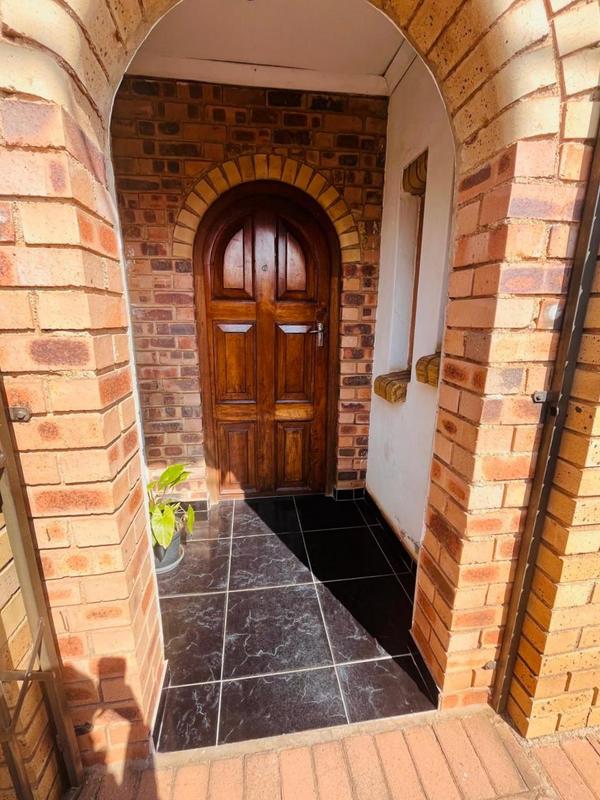 2 Bedroom Property for Sale in Tshepisong Gauteng