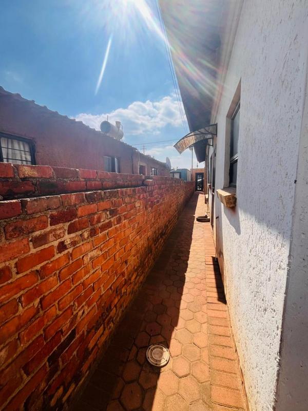 2 Bedroom Property for Sale in Tshepisong Gauteng