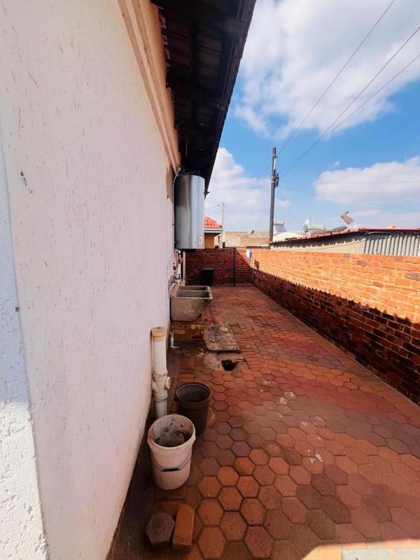 2 Bedroom Property for Sale in Tshepisong Gauteng