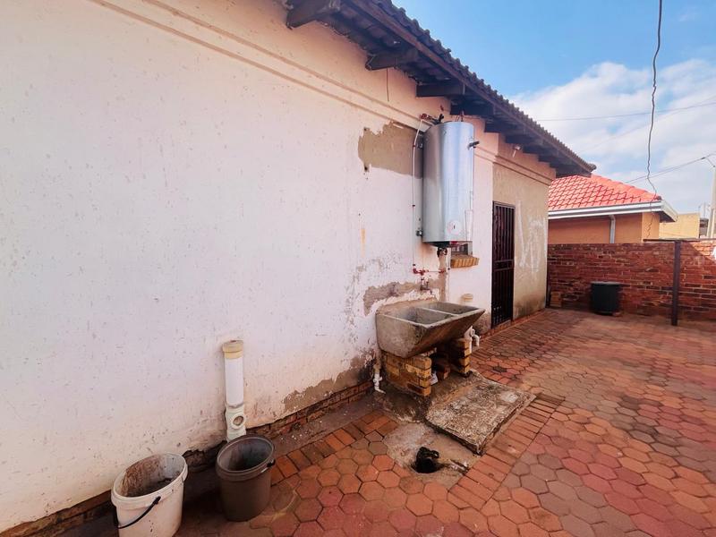 2 Bedroom Property for Sale in Tshepisong Gauteng