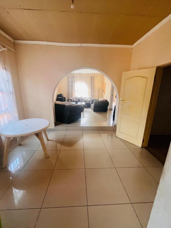2 Bedroom Property for Sale in Tshepisong Gauteng