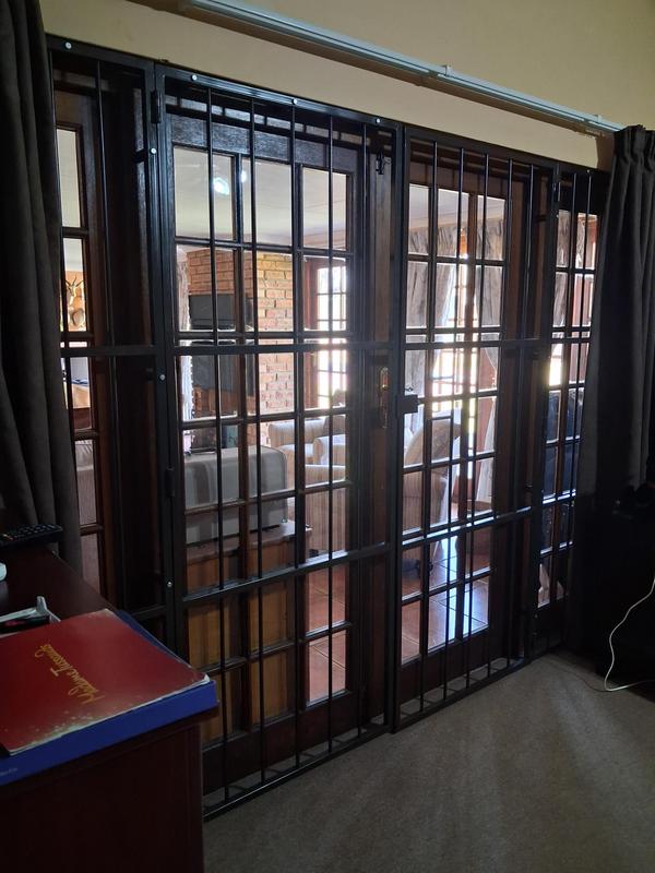 5 Bedroom Property for Sale in Pretoria North Gauteng