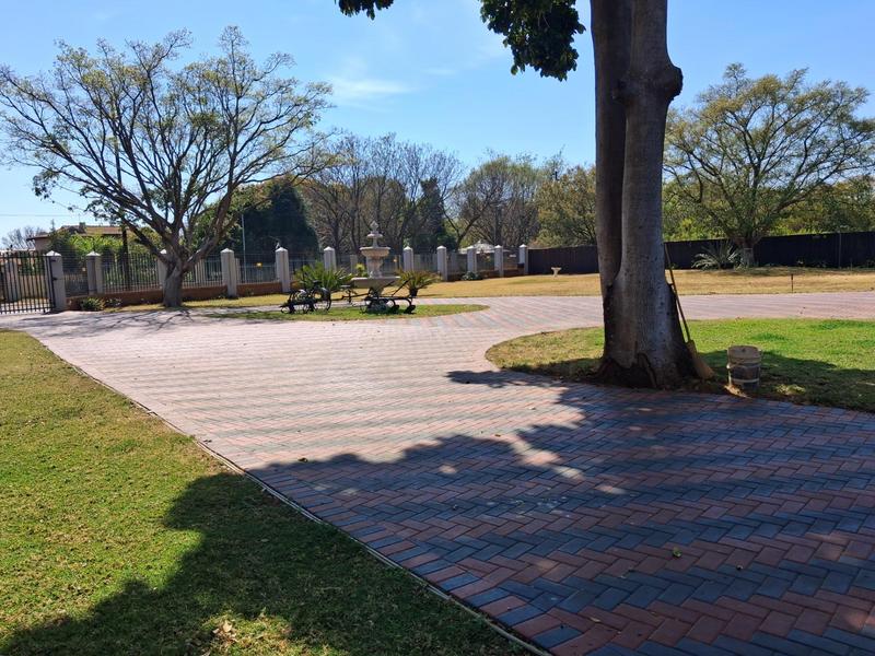 5 Bedroom Property for Sale in Pretoria North Gauteng