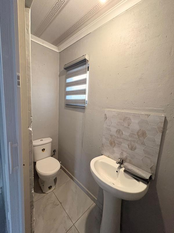 To Let 1 Bedroom Property for Rent in Jabavu Gauteng