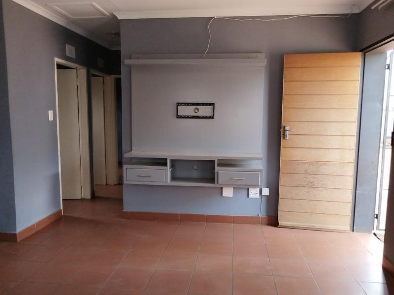 2 Bedroom Property for Sale in Protea Glen Gauteng