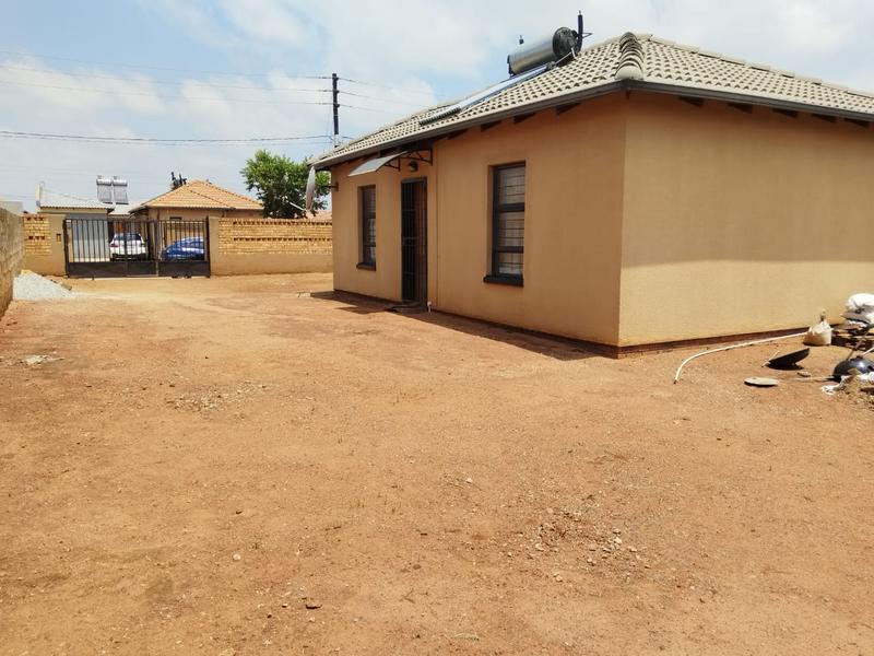 2 Bedroom Property for Sale in Protea Glen Gauteng
