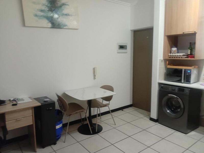 1 Bedroom Property for Sale in Bryanston Gauteng