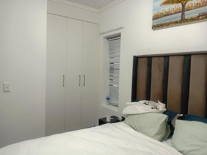 1 Bedroom Property for Sale in Bryanston Gauteng