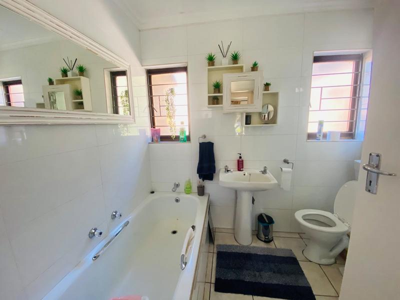 4 Bedroom Property for Sale in Vorna Valley Gauteng