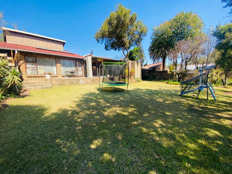 4 Bedroom Property for Sale in Vorna Valley Gauteng