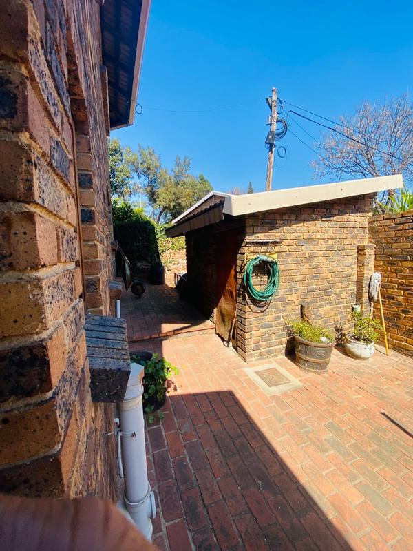 4 Bedroom Property for Sale in Vorna Valley Gauteng