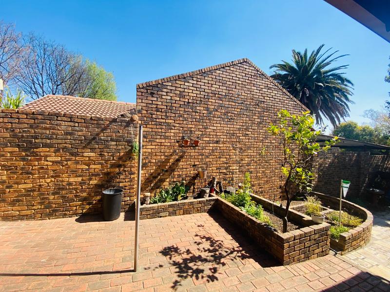 4 Bedroom Property for Sale in Vorna Valley Gauteng