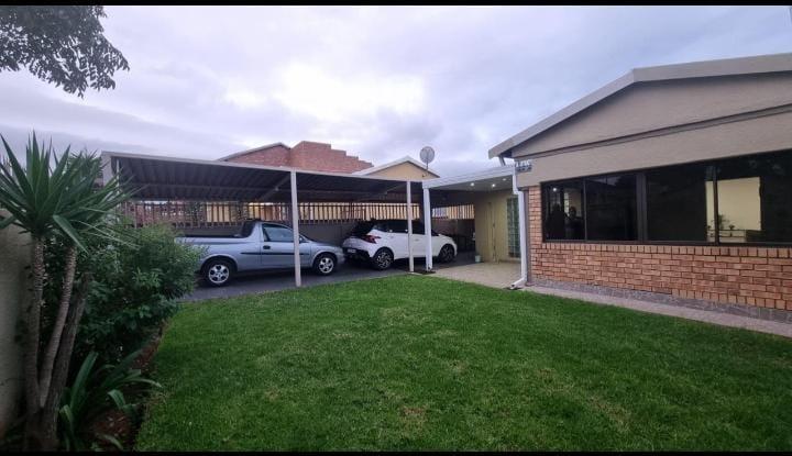 4 Bedroom Property for Sale in Lenasia South Gauteng