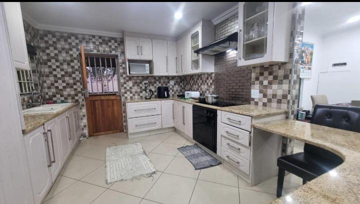 4 Bedroom Property for Sale in Lenasia South Gauteng