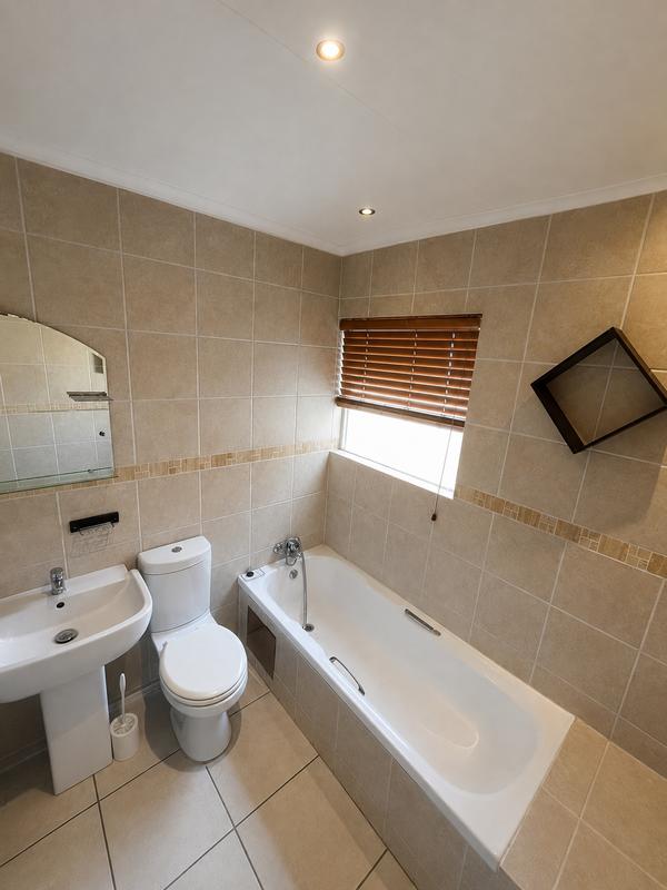 To Let 3 Bedroom Property for Rent in Linmeyer Gauteng