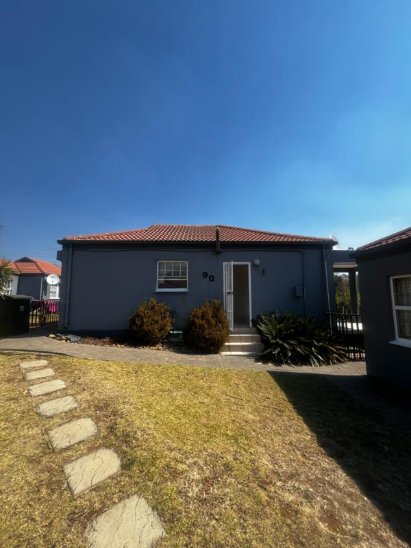 To Let 3 Bedroom Property for Rent in Linmeyer Gauteng