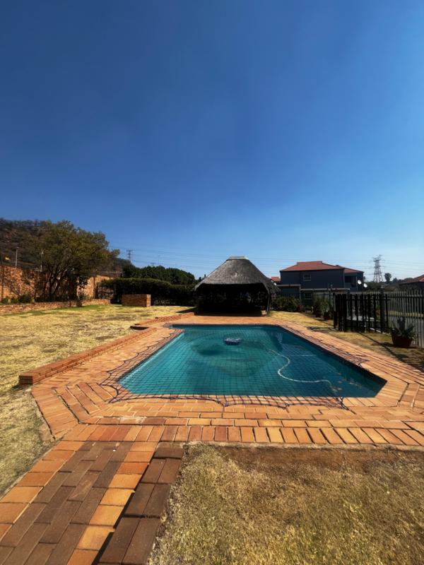 To Let 3 Bedroom Property for Rent in Linmeyer Gauteng
