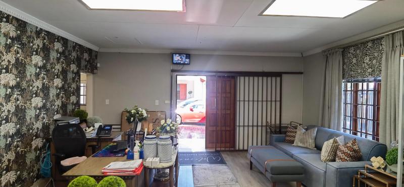 To Let Commercial Property for Rent in Lynnwood Gauteng