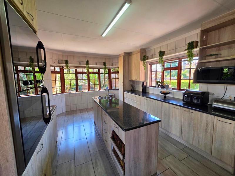 5 Bedroom Property for Sale in Blue Gill Estate Gauteng
