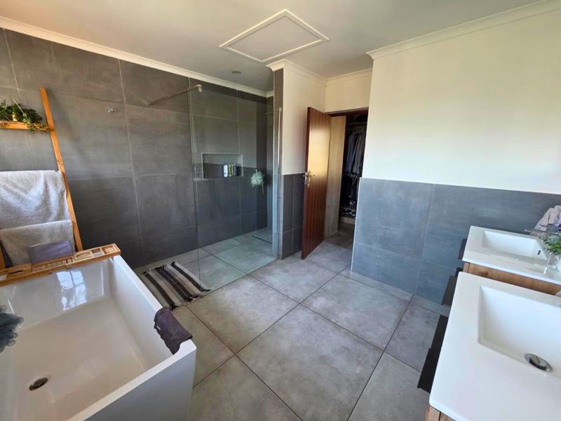 5 Bedroom Property for Sale in Blue Gill Estate Gauteng