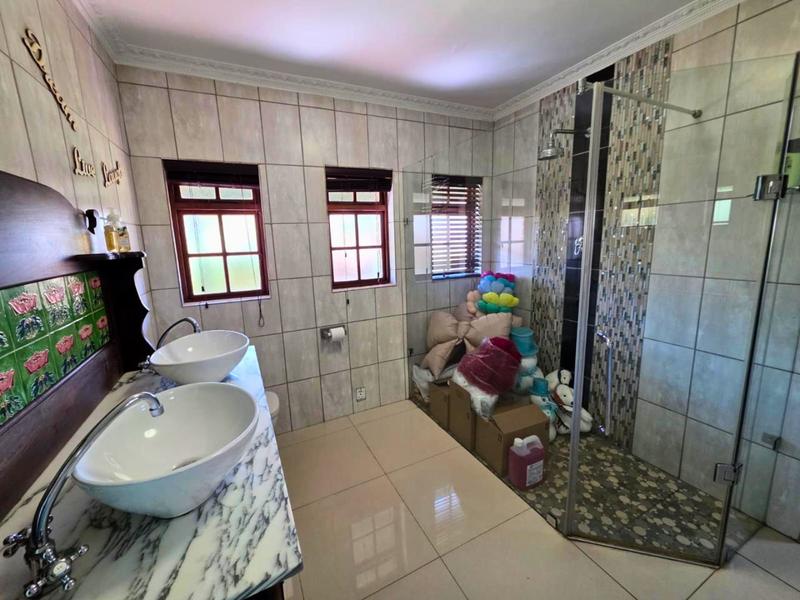 5 Bedroom Property for Sale in Blue Gill Estate Gauteng