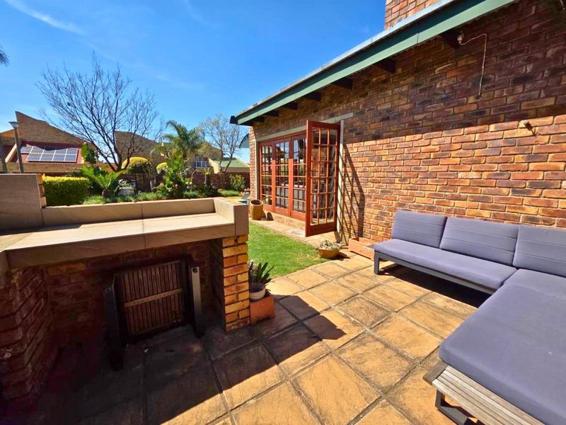 5 Bedroom Property for Sale in Blue Gill Estate Gauteng