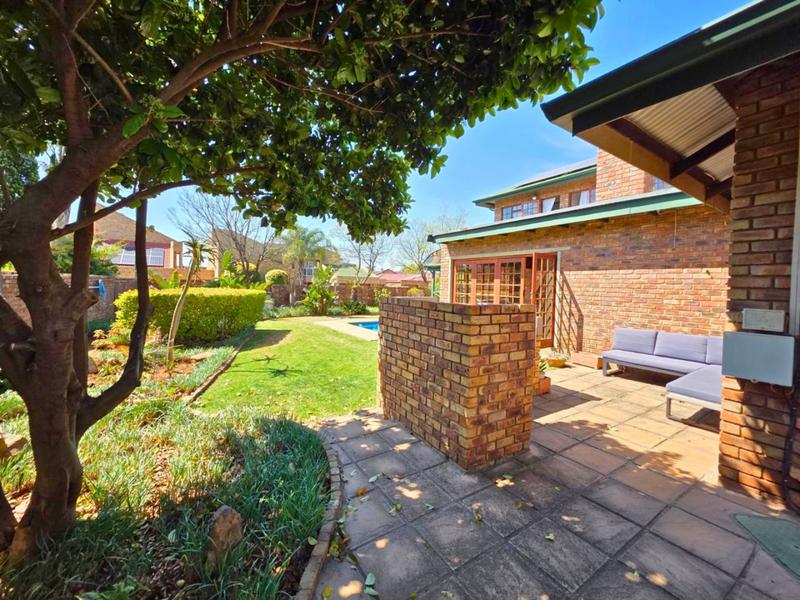 5 Bedroom Property for Sale in Blue Gill Estate Gauteng