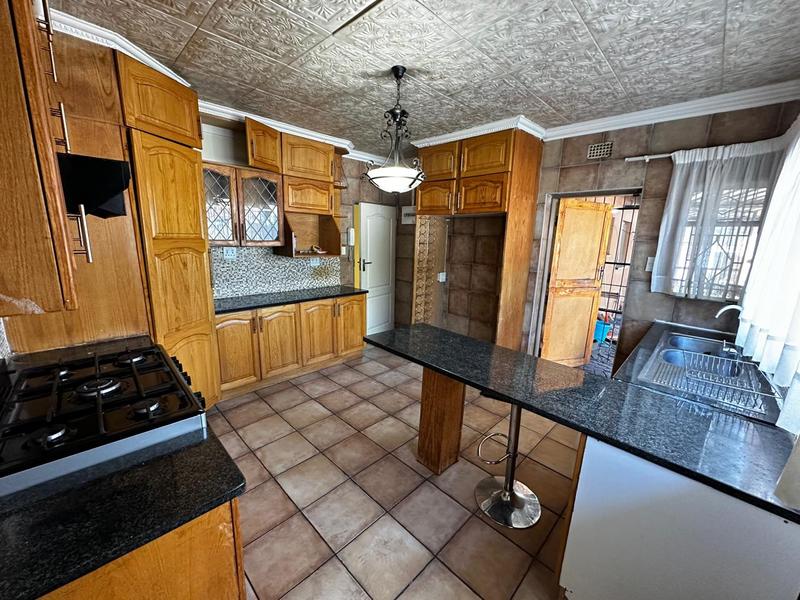 To Let 6 Bedroom Property for Rent in Birchleigh Gauteng