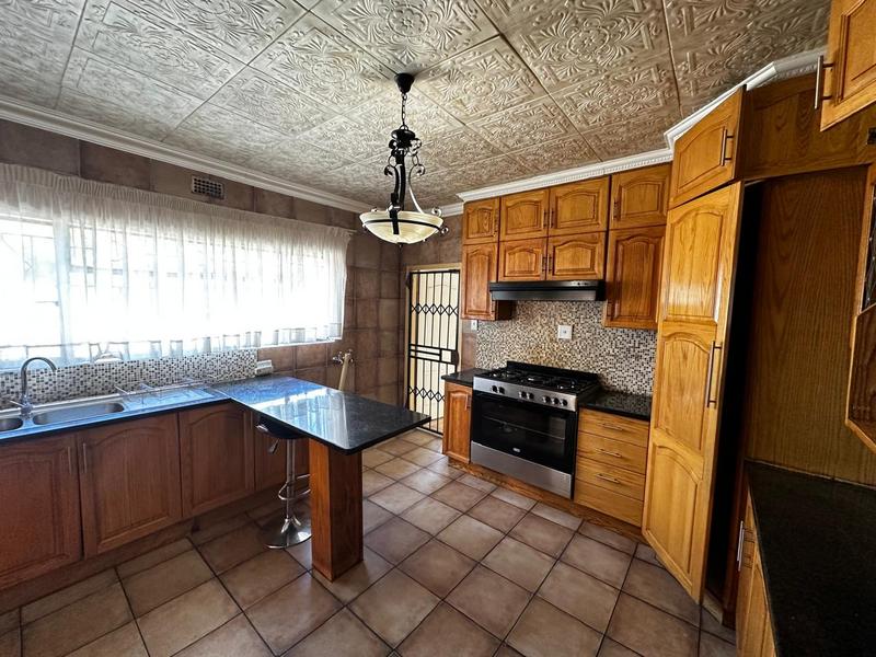 To Let 6 Bedroom Property for Rent in Birchleigh Gauteng