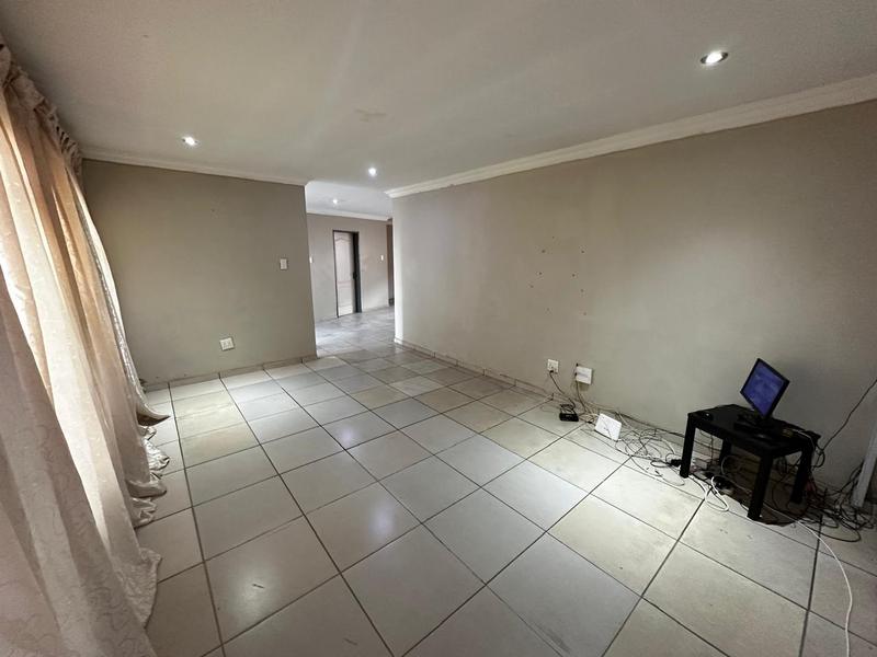 To Let 6 Bedroom Property for Rent in Birchleigh Gauteng