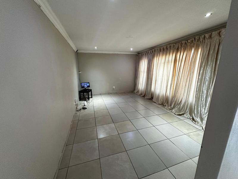 To Let 6 Bedroom Property for Rent in Birchleigh Gauteng