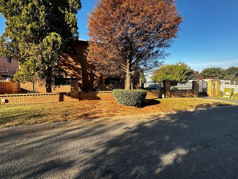 To Let 6 Bedroom Property for Rent in Birchleigh Gauteng