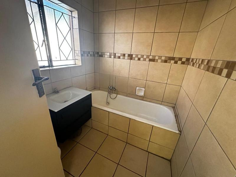 To Let 6 Bedroom Property for Rent in Birchleigh Gauteng