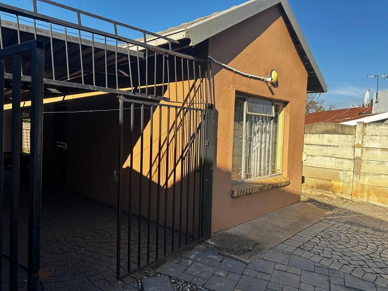 To Let 6 Bedroom Property for Rent in Birchleigh Gauteng