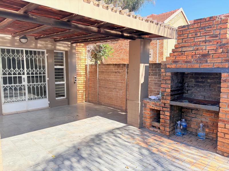 To Let 3 Bedroom Property for Rent in Wilgeheuwel Gauteng