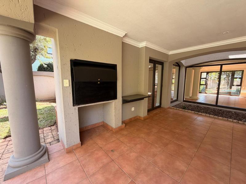 To Let 4 Bedroom Property for Rent in Silver Lakes Golf Estate Gauteng