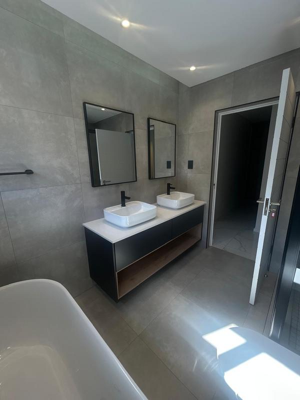 To Let 4 Bedroom Property for Rent in Petervale Gauteng