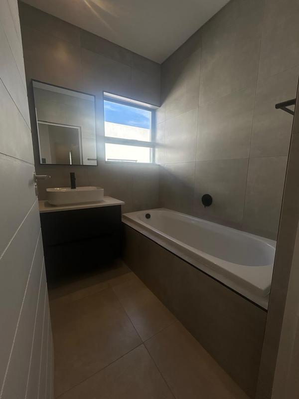 To Let 4 Bedroom Property for Rent in Petervale Gauteng
