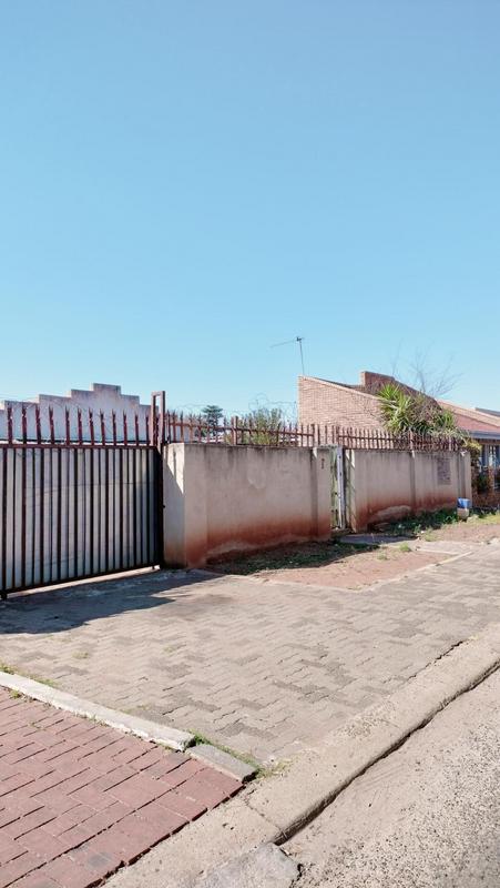 2 Bedroom Property for Sale in Lenasia Gauteng