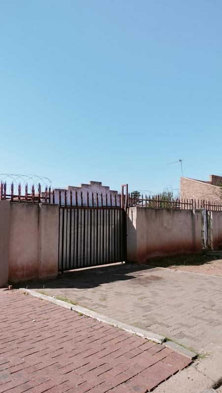 2 Bedroom Property for Sale in Lenasia Gauteng