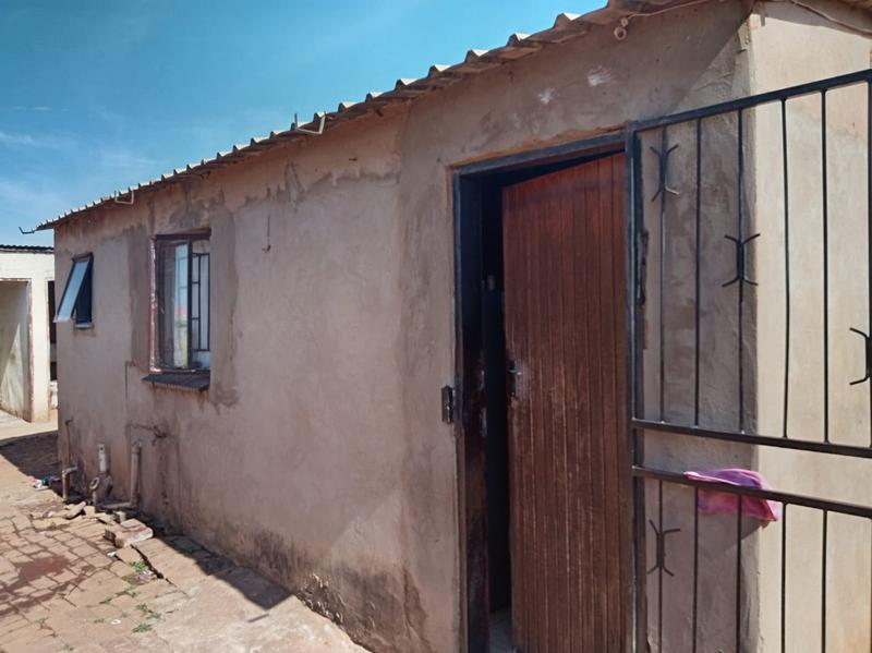 10 Bedroom Property for Sale in Lotus Gardens Gauteng