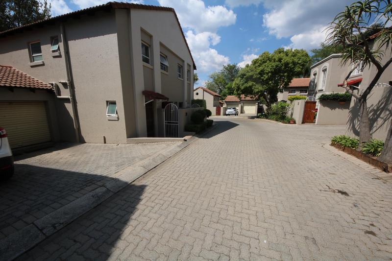 To Let 2 Bedroom Property for Rent in Sunninghill Gauteng