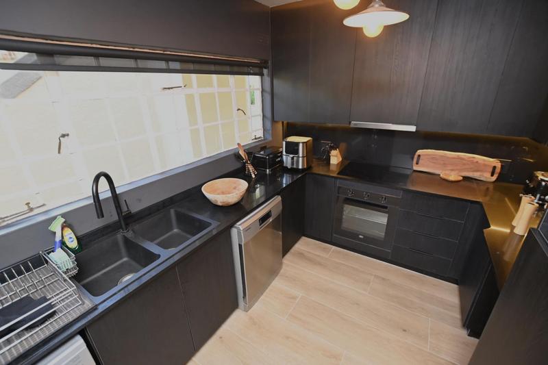 To Let 2 Bedroom Property for Rent in Bryanston Gauteng